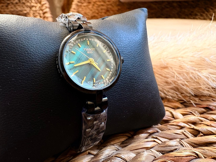 ساعت مچی زنانه تیسوت-TISSOT- ظریف و صفحه سبز
