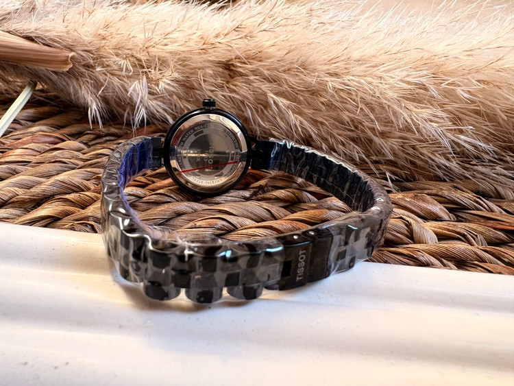 ساعت مچی زنانه تیسوت-TISSOT- ظریف و صفحه سبز